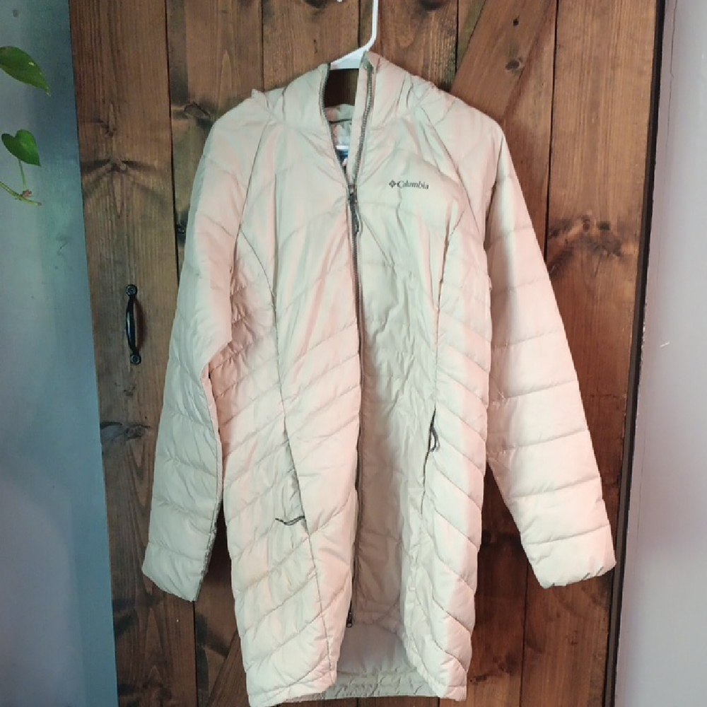 Columbia Cream Ski Jacket Water-Resistant Quilted Design